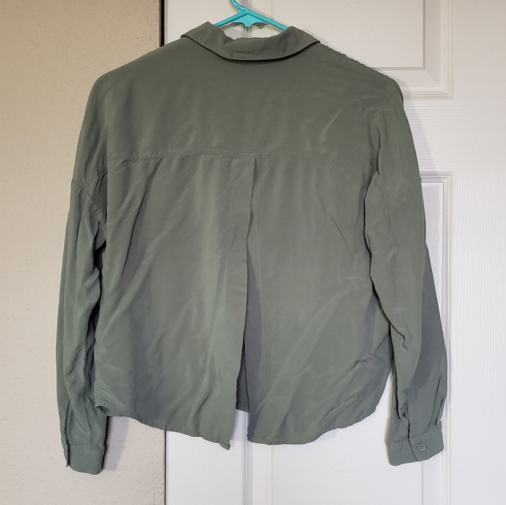 Split-back button down - Picture 2 of 5